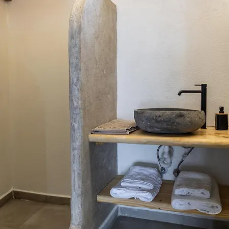 Aganta Syrma Klima (Milos)